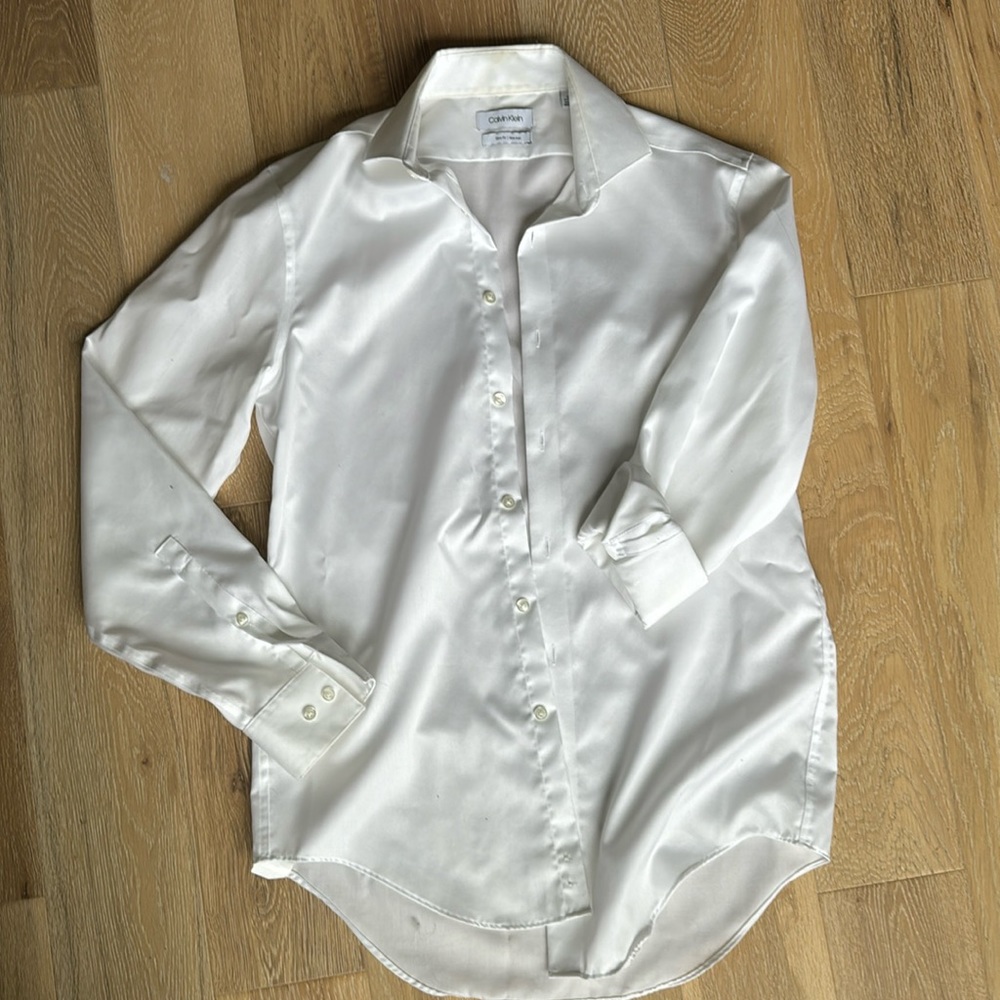 Calvin Klein Men’s Slim Fit Non-Iron Dress Shirt